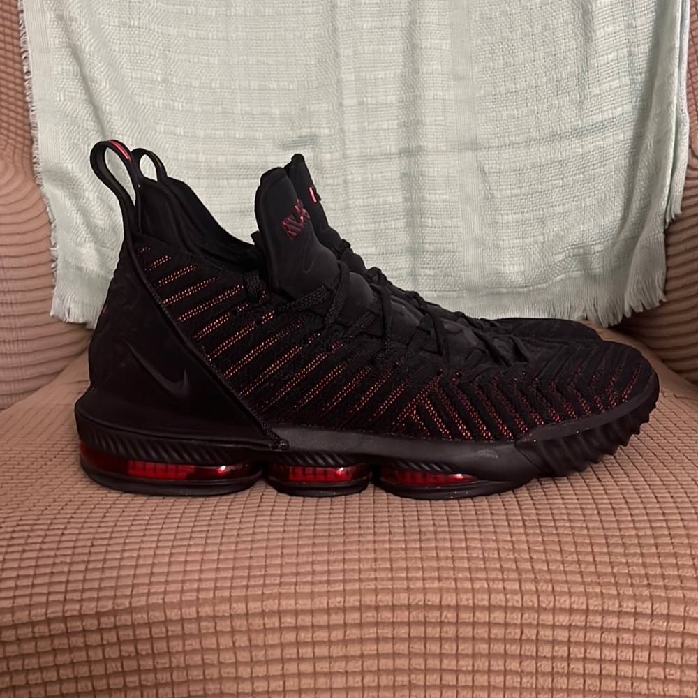 LEBRON 16